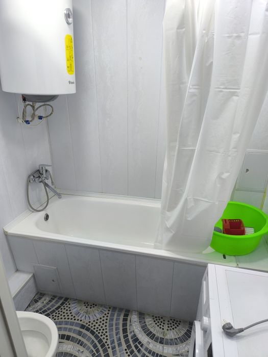 Сергели. 1 в 2х ком. На втором этаже. в деревянном доме. Ремонт