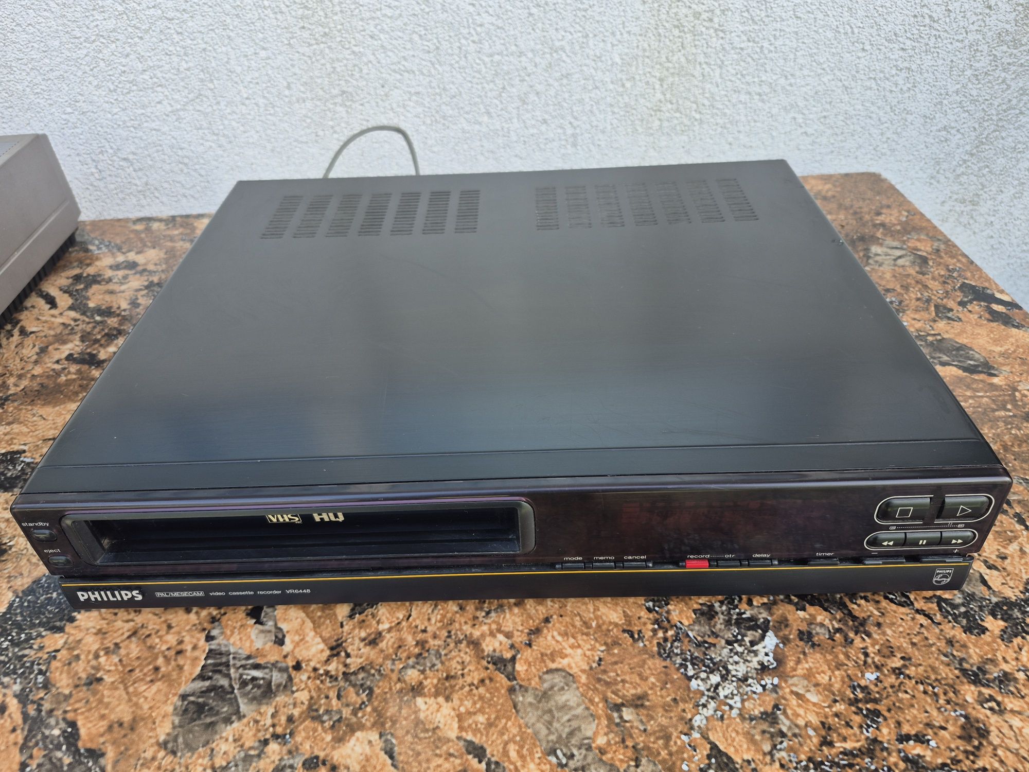Vand video marca Philips model VR-6448/95,made in Germany 

- video ca