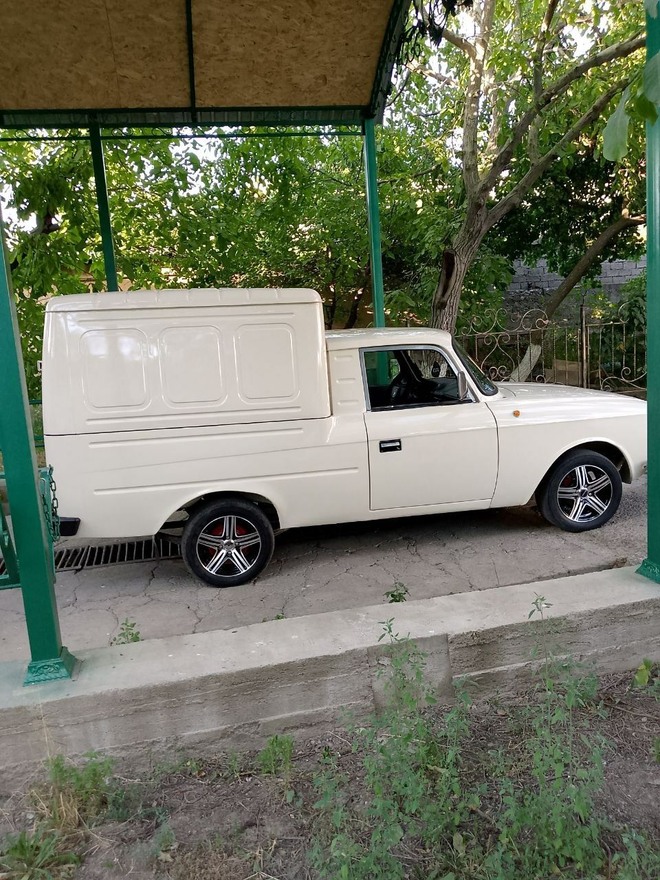 Москвич ИЖ перашкавоз сотилади