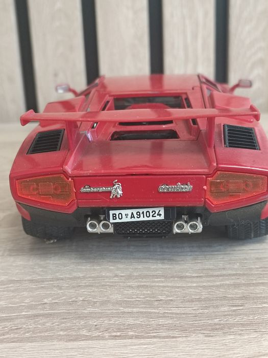 Machete mașinuțe de colecție Maisto, Burago