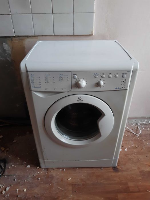 Продавам пералня Индезит