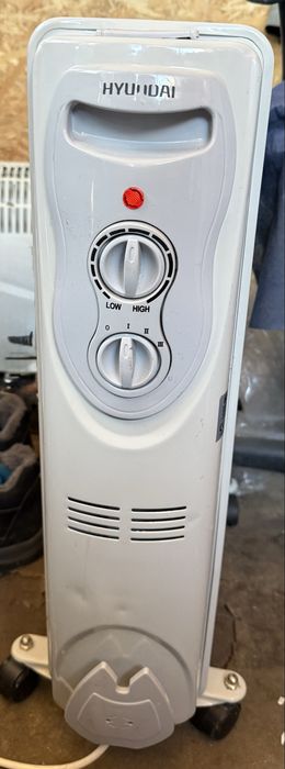 Calorifer electric Hyundai, 11 elementi, 3 trepte putere, 2500W