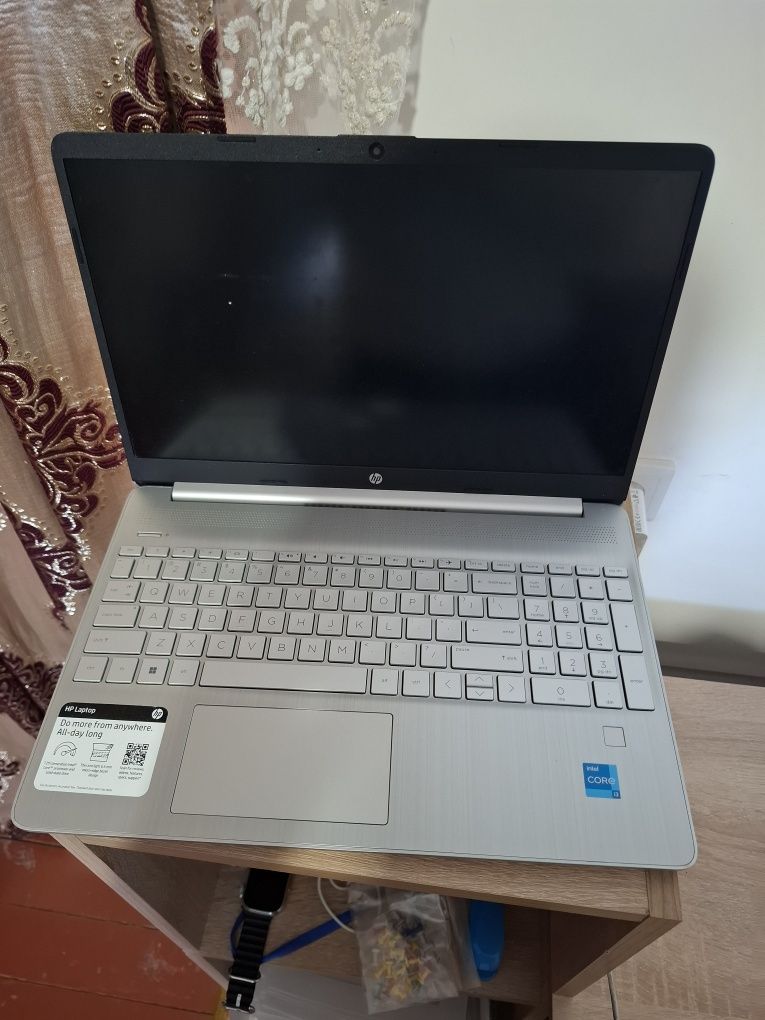 Noutbuk HP I3 8/128.   Yil 2024