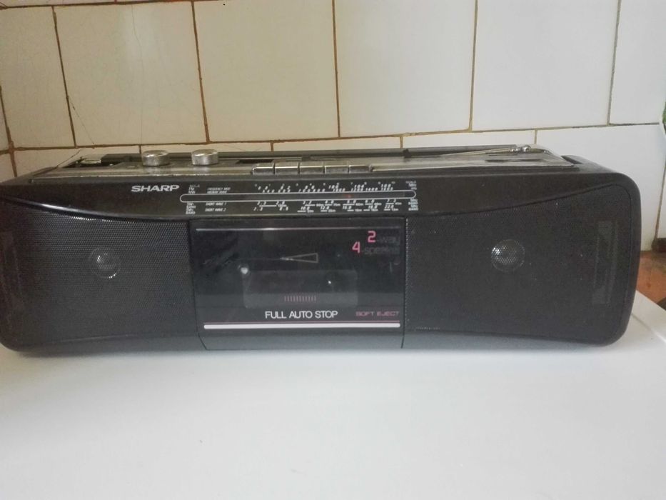 Радиокасетофон SHARP и съветска кинокамера " Quarz".