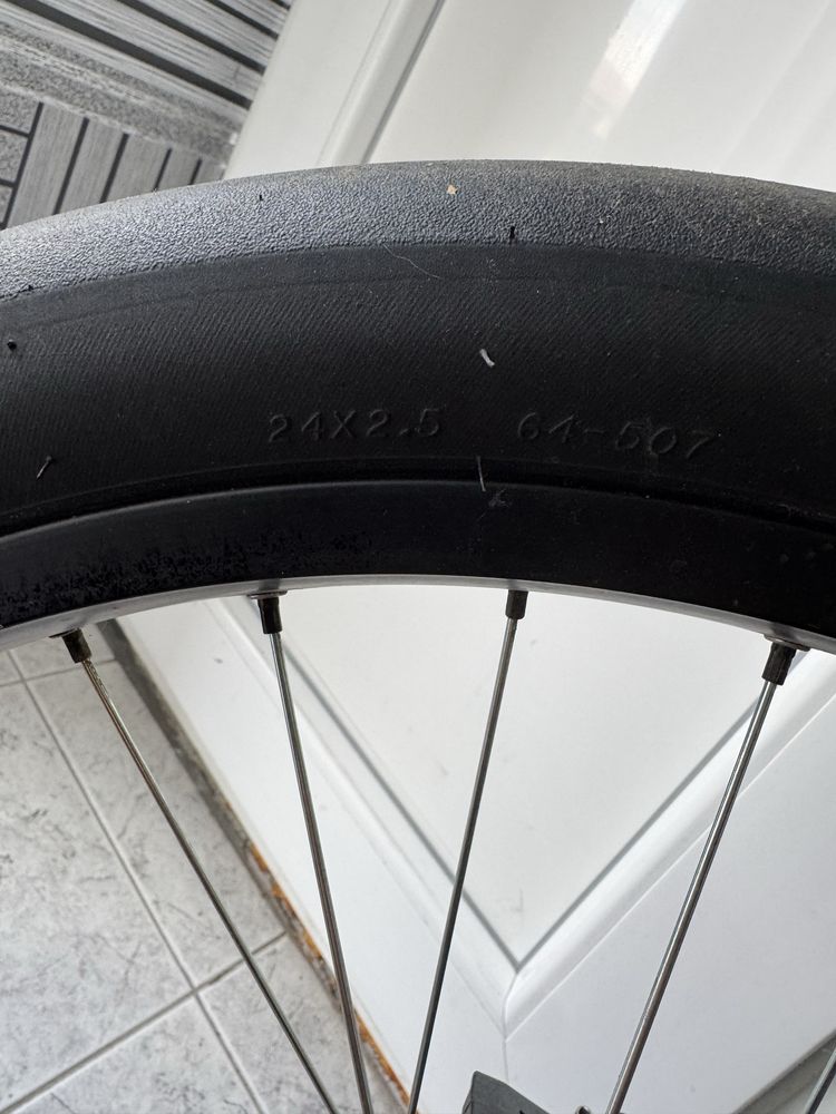 BMX уникаттт 24 цолови гуми перфектно състояние много малко използванн