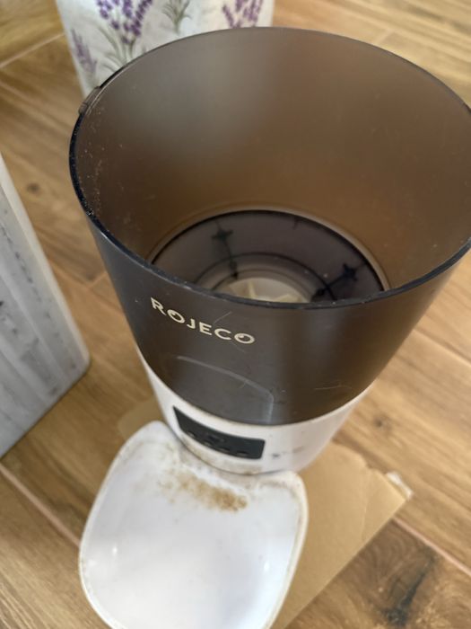 Alimentator automat cu camera wifi pentru pisici