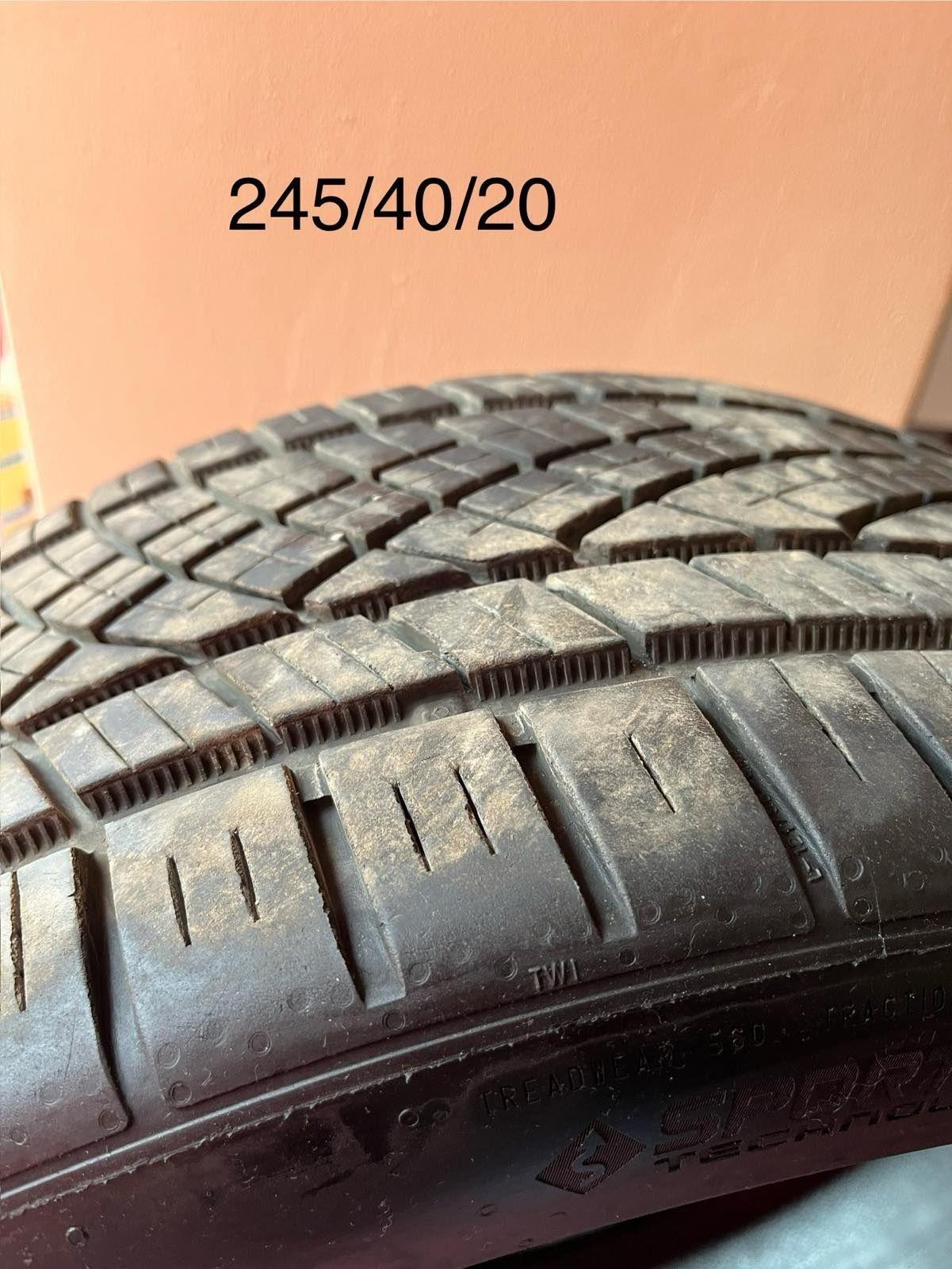 Гума Continental Extreme Contact DWS 06  245/40/20