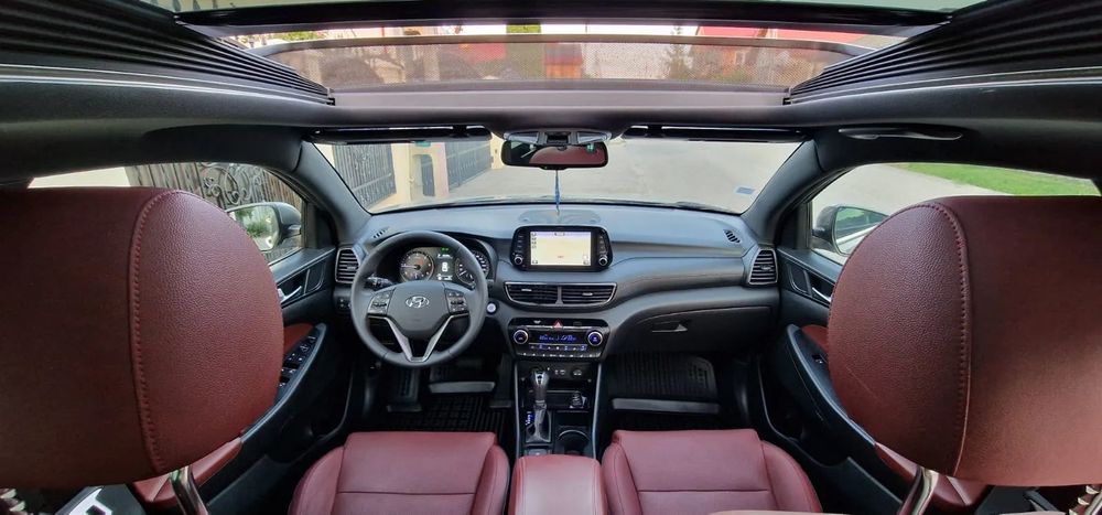 Hyundai Tucson Automat/panoramic/full led/piele visiniu/side/lane/audioKrell/revizii
