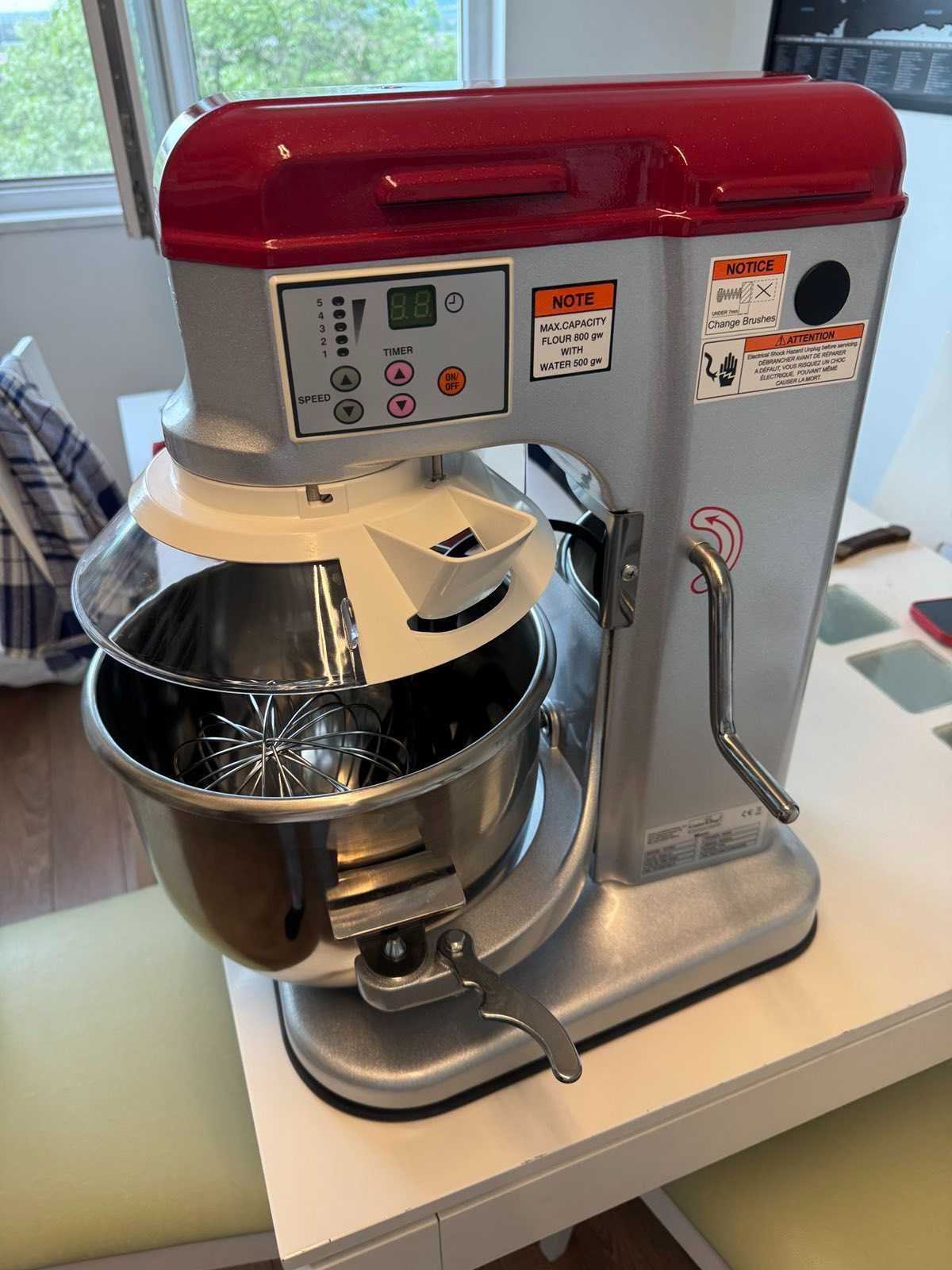 Професионален МИКСЕР "CaterChef planetary mixer with 5 speeds."