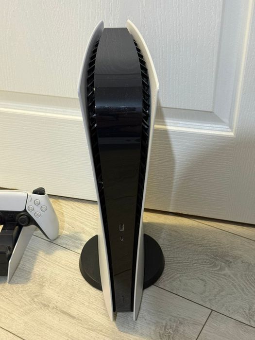PlayStation 5 PS5 Digital Edition cu controller bonus charging station
