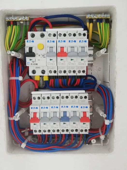 Electrician cu experienta
