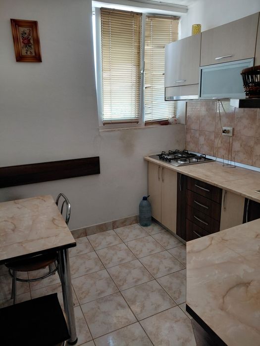 Vând apartament 2 camere Ștei