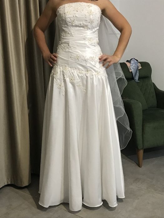 Vând rochia mea de mireasa mărimea este 38-40