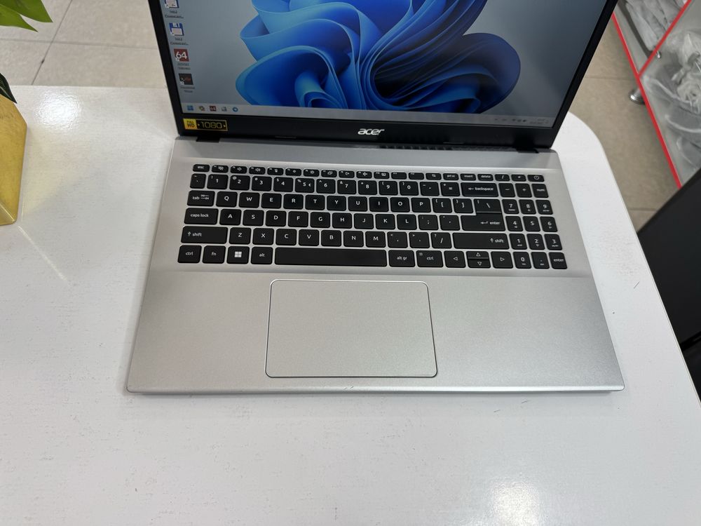 Yangidek acer core i3-12 avlod 8/256 ssd lik dasturlashga ham boladi