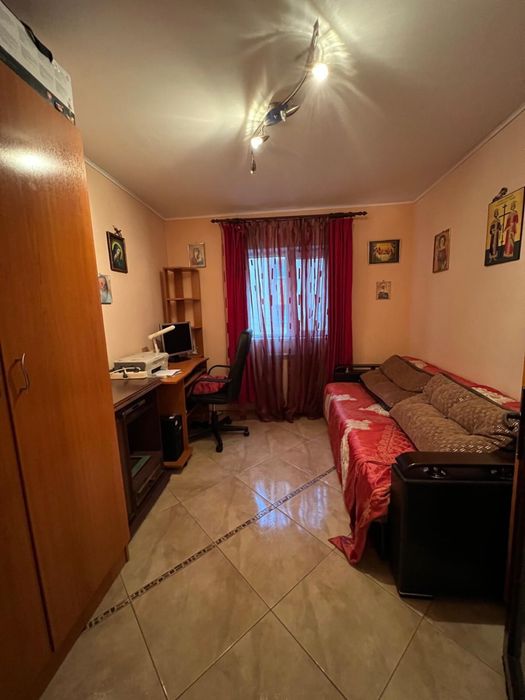 Vand apartament 4 camere