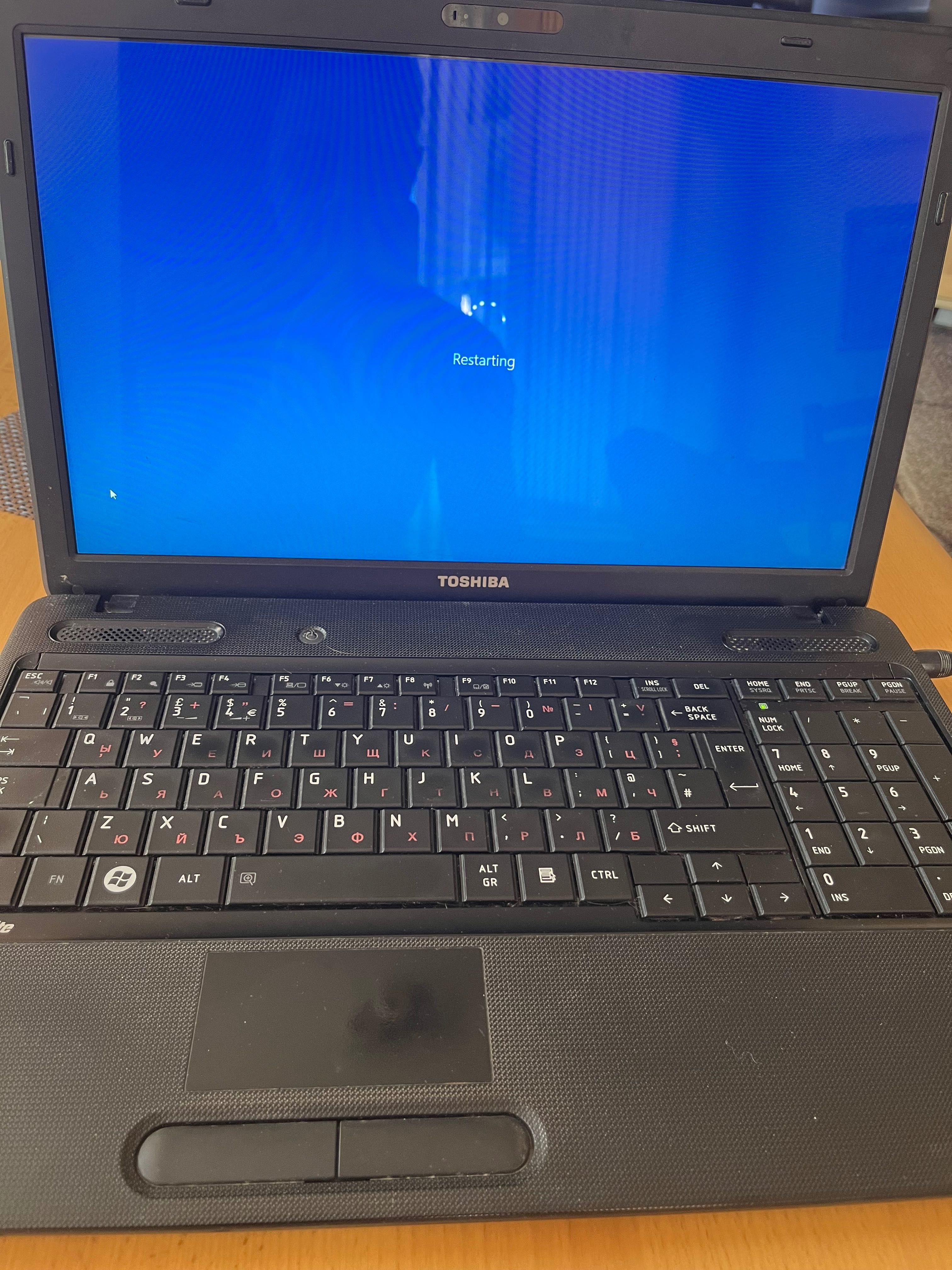 Продавам лаптоп Toshiba