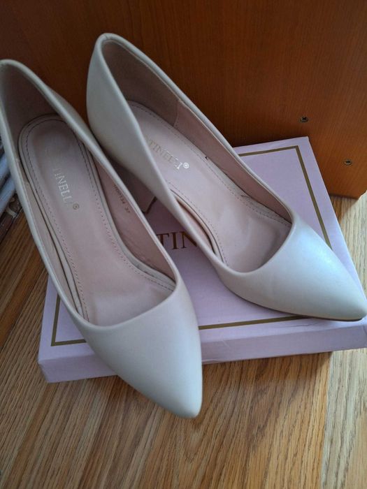 Vand pantofi dama crem