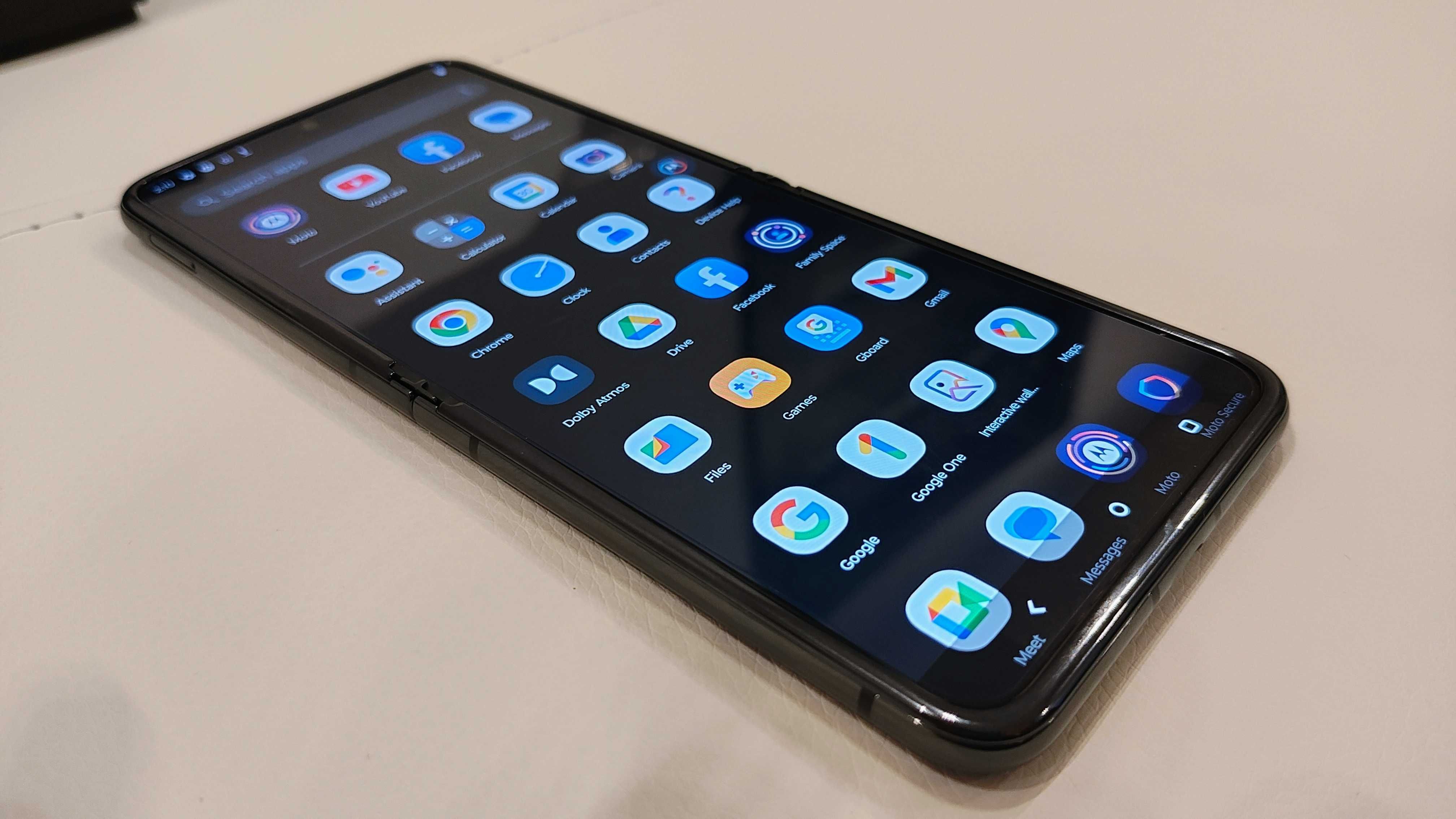 Smartphone Nou Motorola razr 40 ultra, Dual SIM, Android 15, 5G