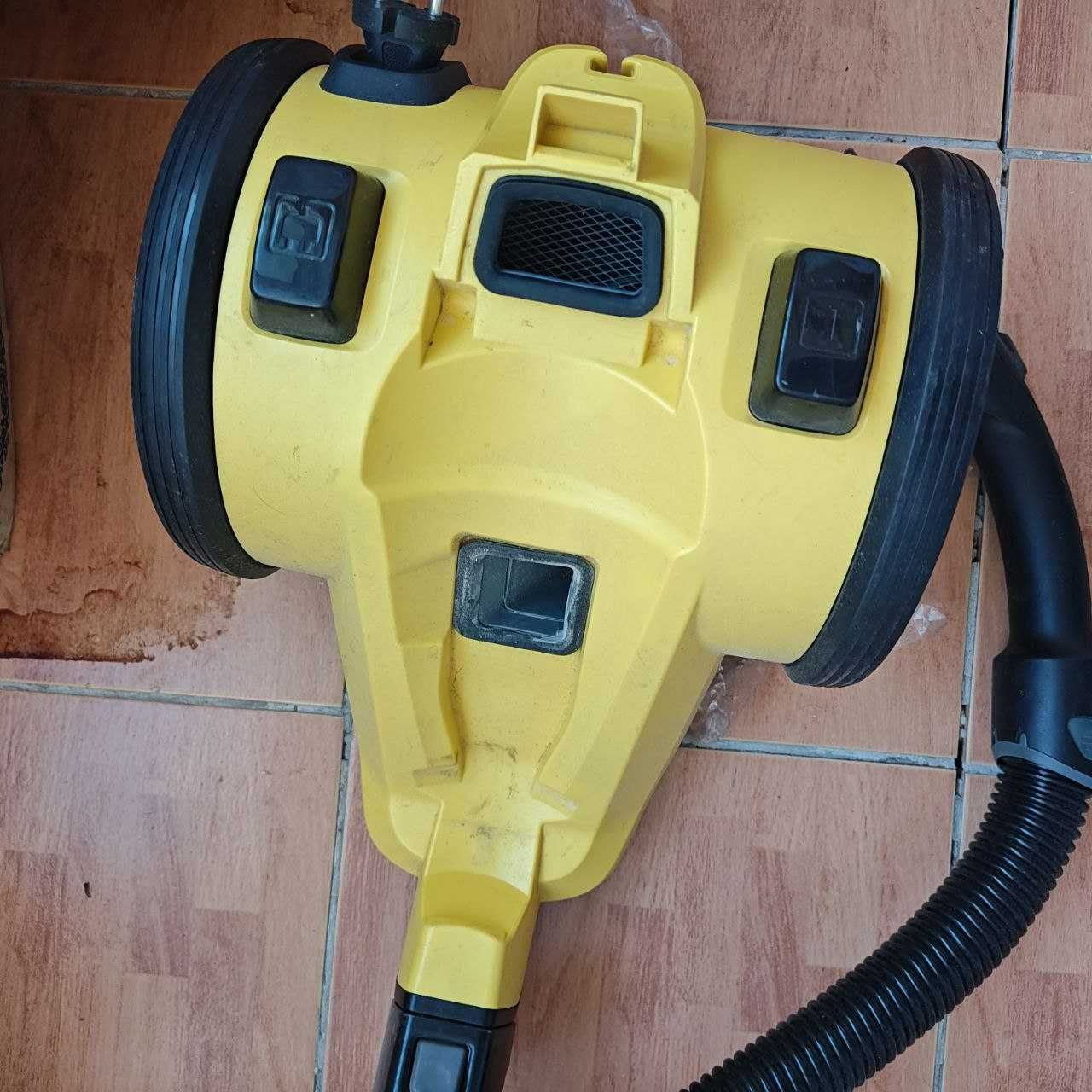 Пылесос Karcher VC3 на запчасти кархер мотор  шланг от пылесоса керхер