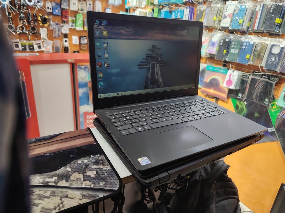 Noutbuk sotiladi Lenovo