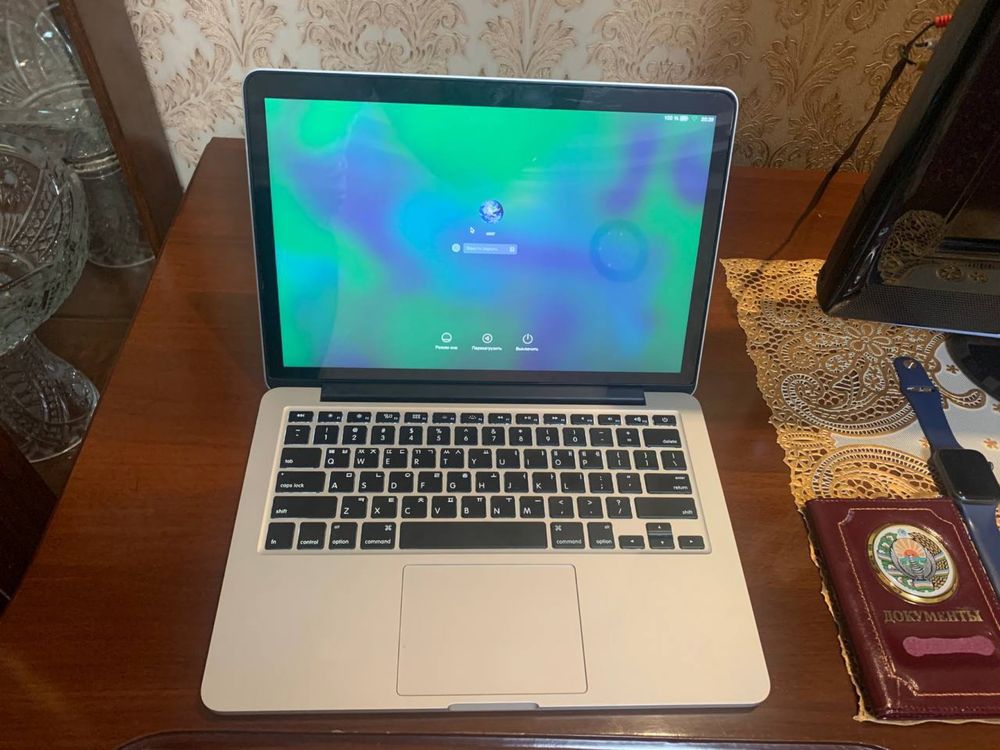 Apple Macbook pro 2015 mid
