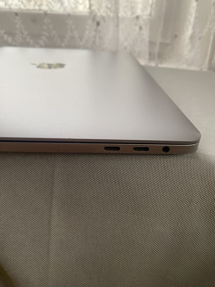 MacBook Pro 13 дюйм., 2017 г.