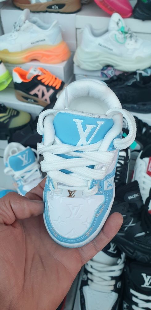 LV copii full box cu leduri calitate superioara..