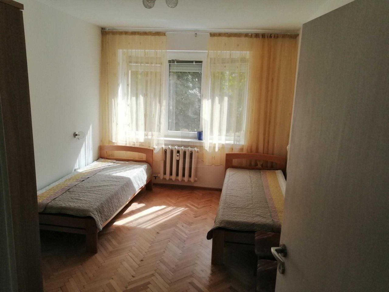 Дава се под наем Тристаен апартамент в Бургас, Славейков - 110 кв.м за 331.5 € - Снимка #2