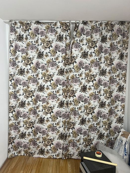 Vând 2 modele de draperii