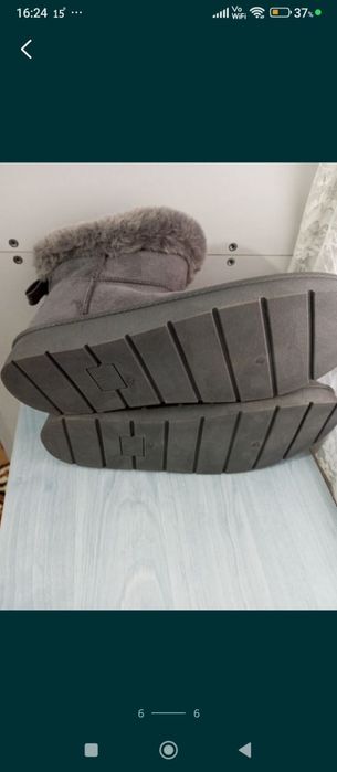 Ghete noi cu blană, mărimea 41, marca C &A