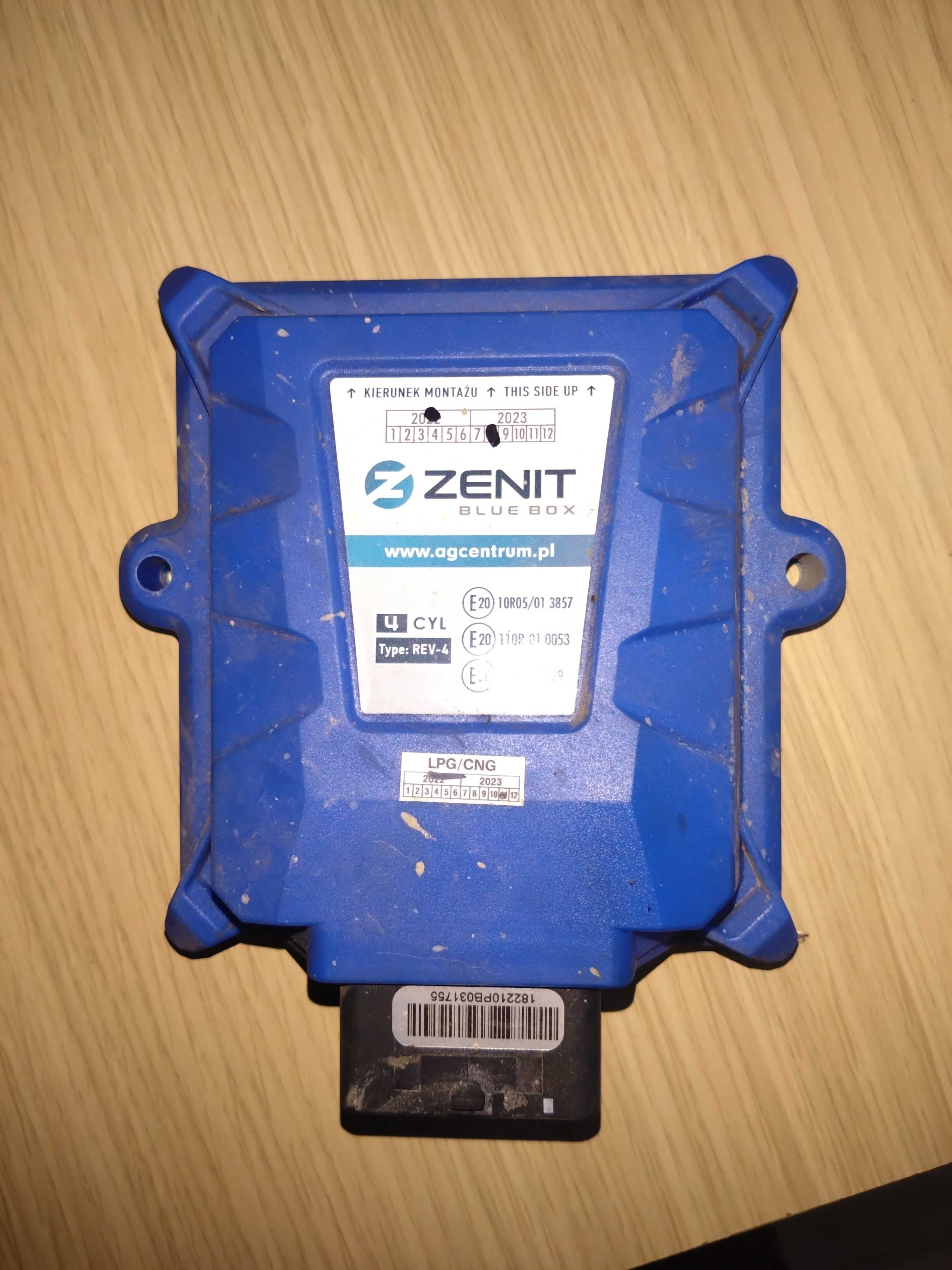 Компютър на АГУ zenit blue box