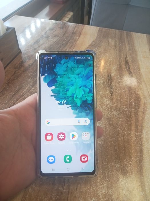 Продам телефон  Samsung s20FE память 128гб