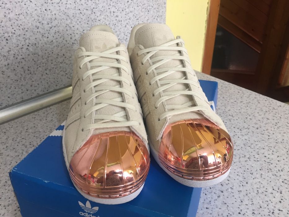 НОВО *** Оригинални Adidas Superstar 80s Metal Toe GOLD Edition