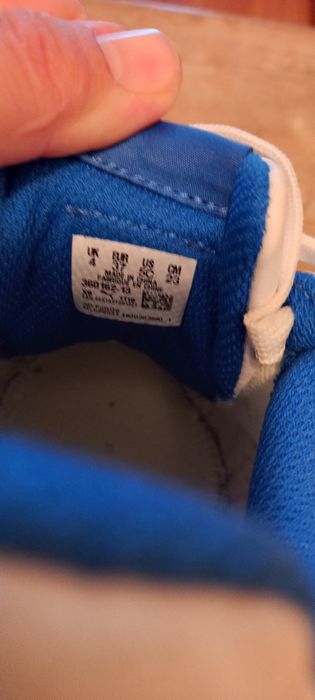 Vând adidasi purtati