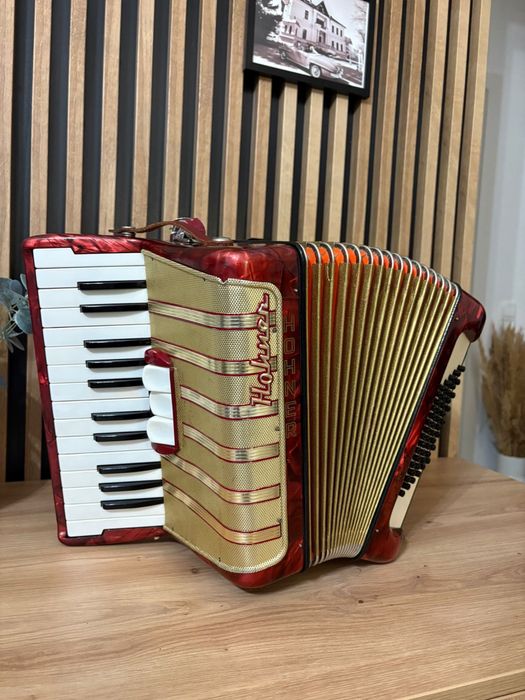 Acordeon Hohner Student cu 48 de basi