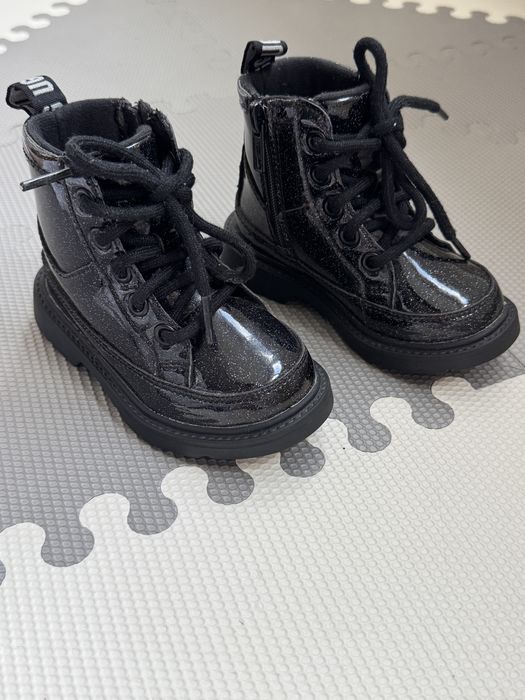 Vand ghete ugg 23