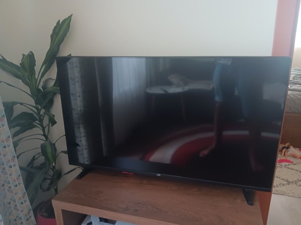 Телевизор JVC с гаранция