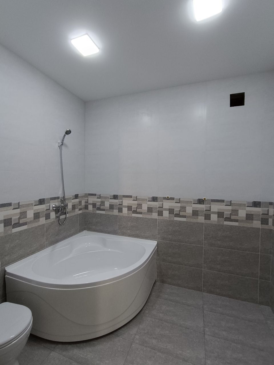Кибрайский район. Лимонарий Продается новый дом. 2 уровня, 5 ком. 200м