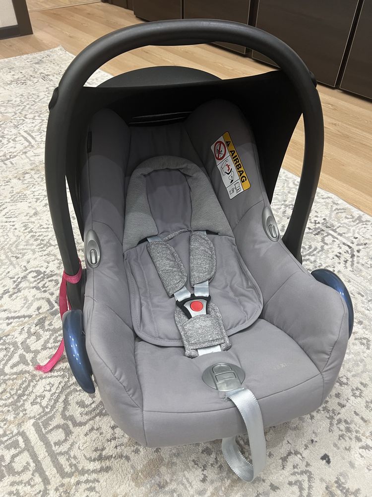 Продам детскую автолюльку Maxi cosi