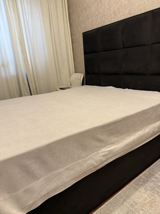 Двуспальная кровать (тумба в подарок)