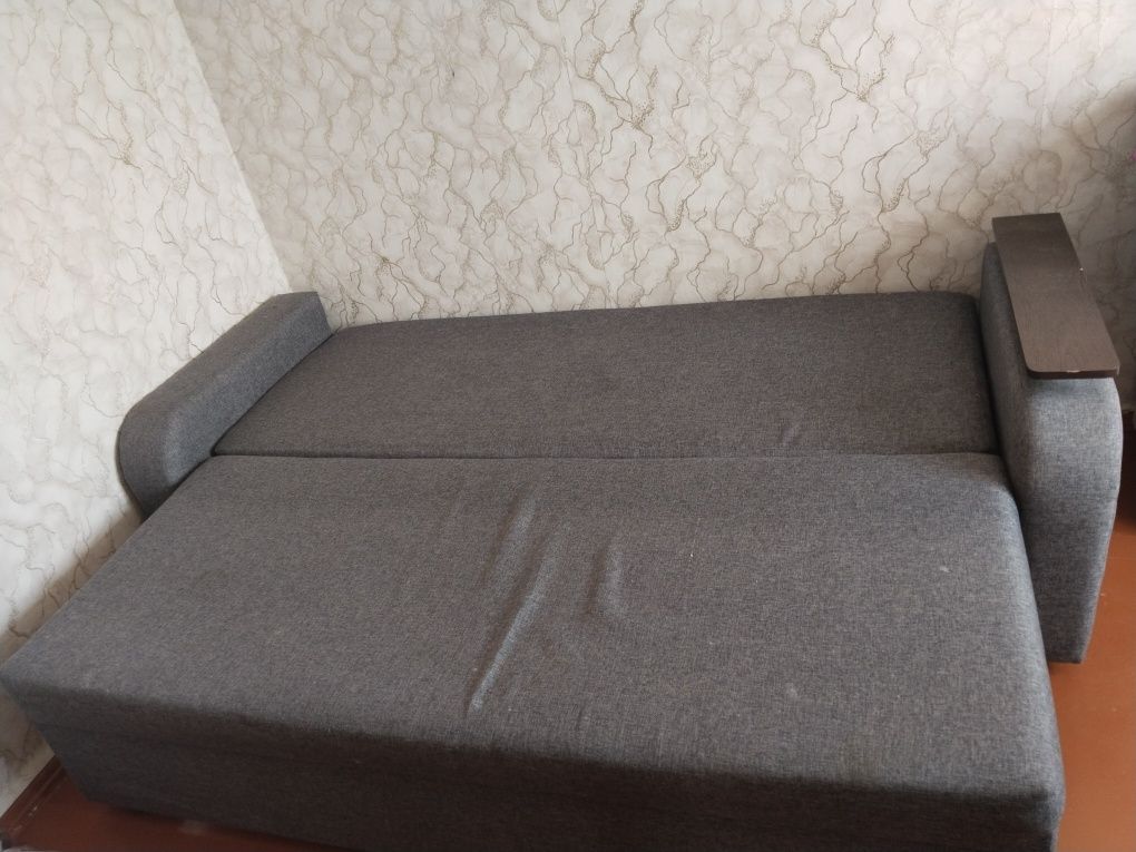 Продаю два дивана по 15 тыс тенге
