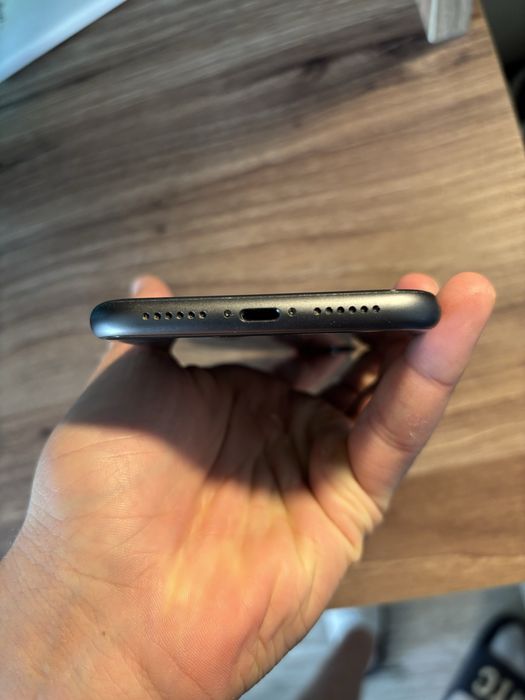 iPhone 11 в ПЕРФЕКТНО състояние