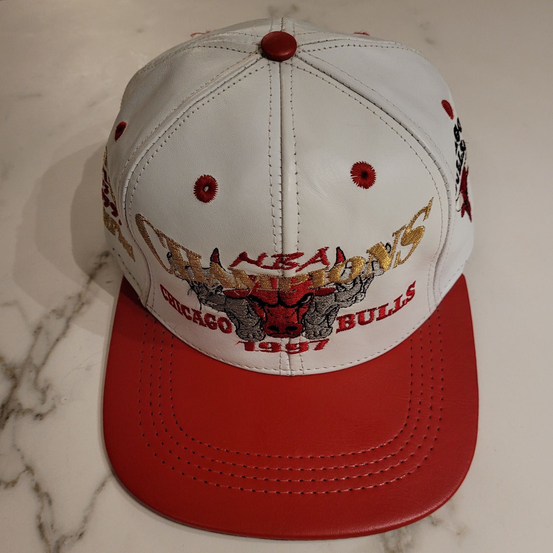 Chicago Bulls 1997 NBA Champions Finals Hat/Sapca Piele Alb/Rosu USA