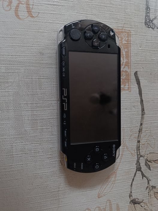 PSP-2004 ARK 4 cfw
