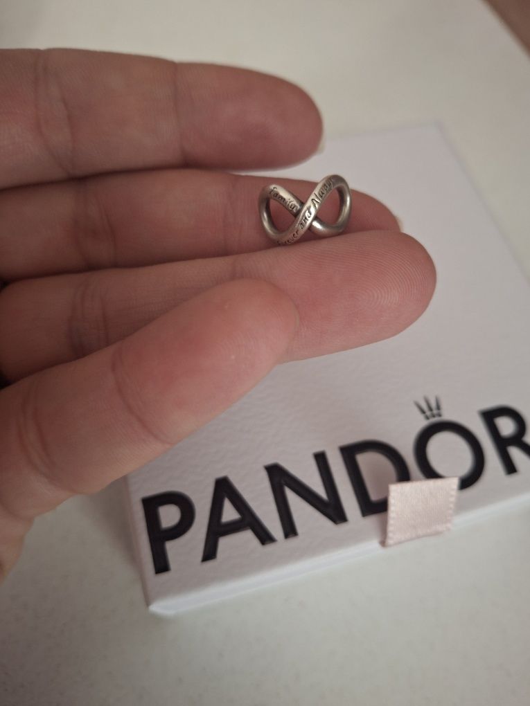 Гривна и талисмани Pandora