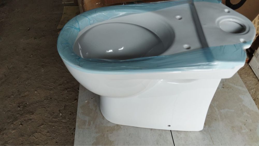 Унитаз на польный новый вполностью комплект