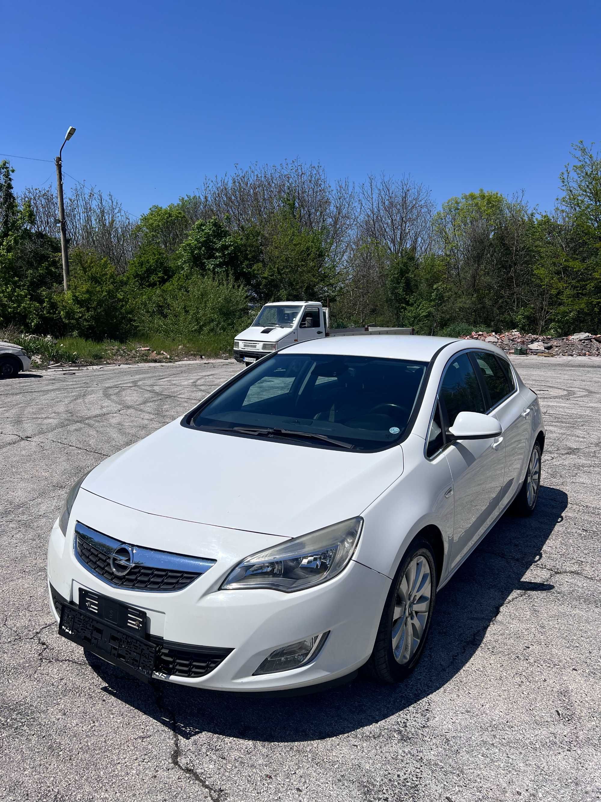 Opel Astra J 1.7 CDTI 110 к.с. БАРТЕР Април 2011 г.