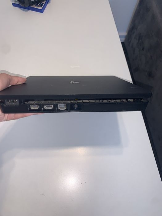 Vand ps4 slim si fifa 23