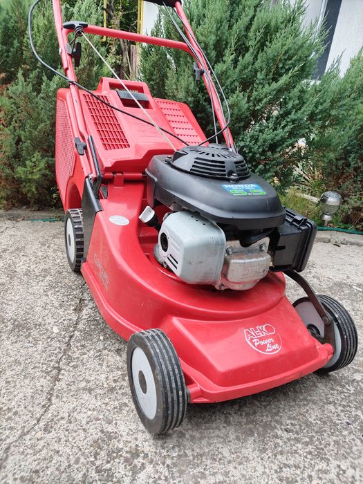 Vad mașini de tuns gazonul pe benzina aduse din Germania perfect funcț