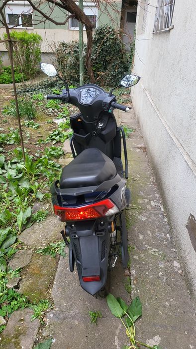 Scuter electric 25km/h